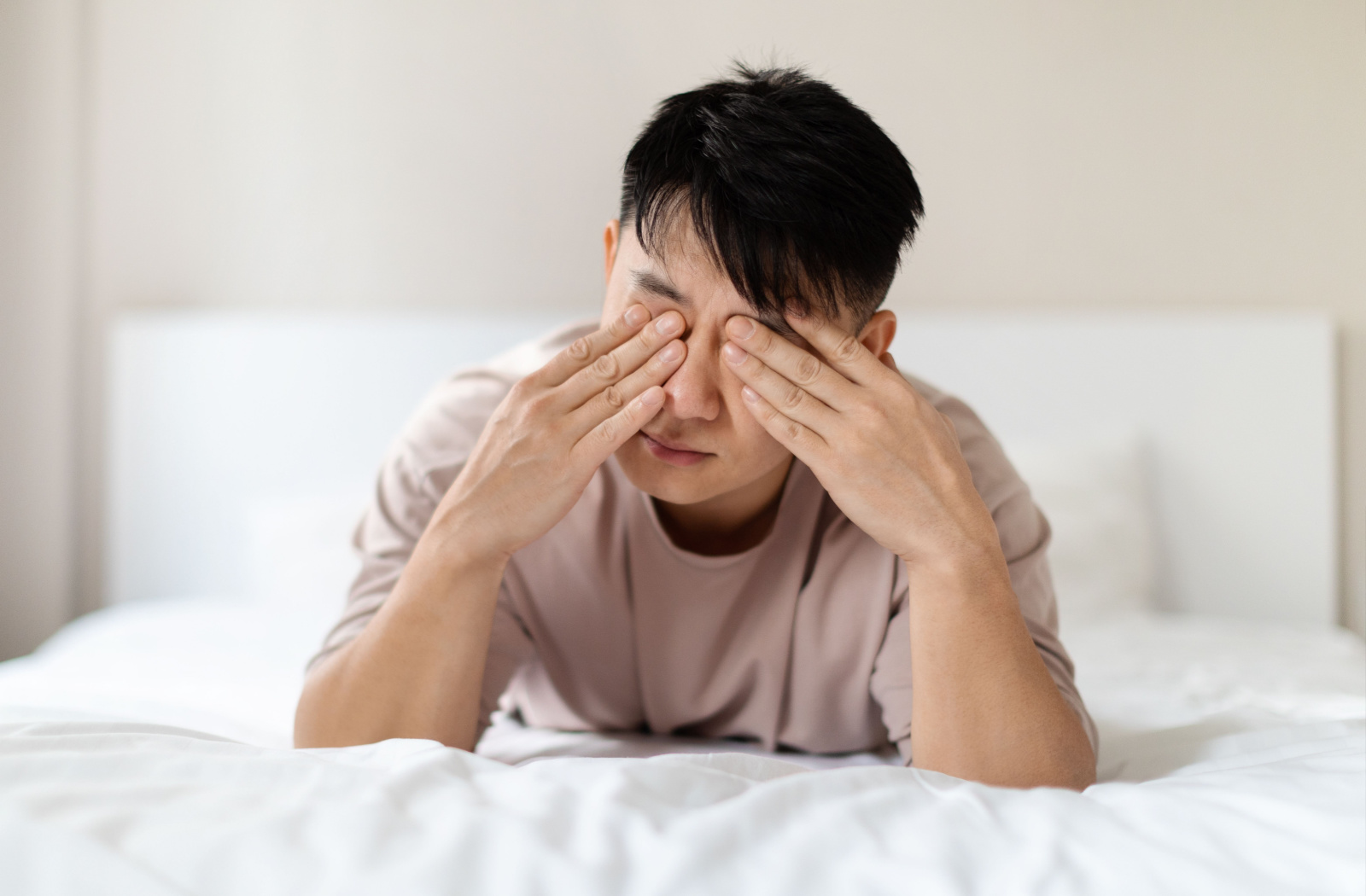 Reasons Why You Keep Waking Up With Dry Eyes | Collingwood